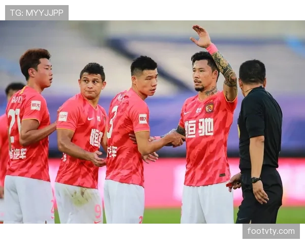 广州足球俱乐部冬训阶段注重阵容磨合，年轻球员成长可期